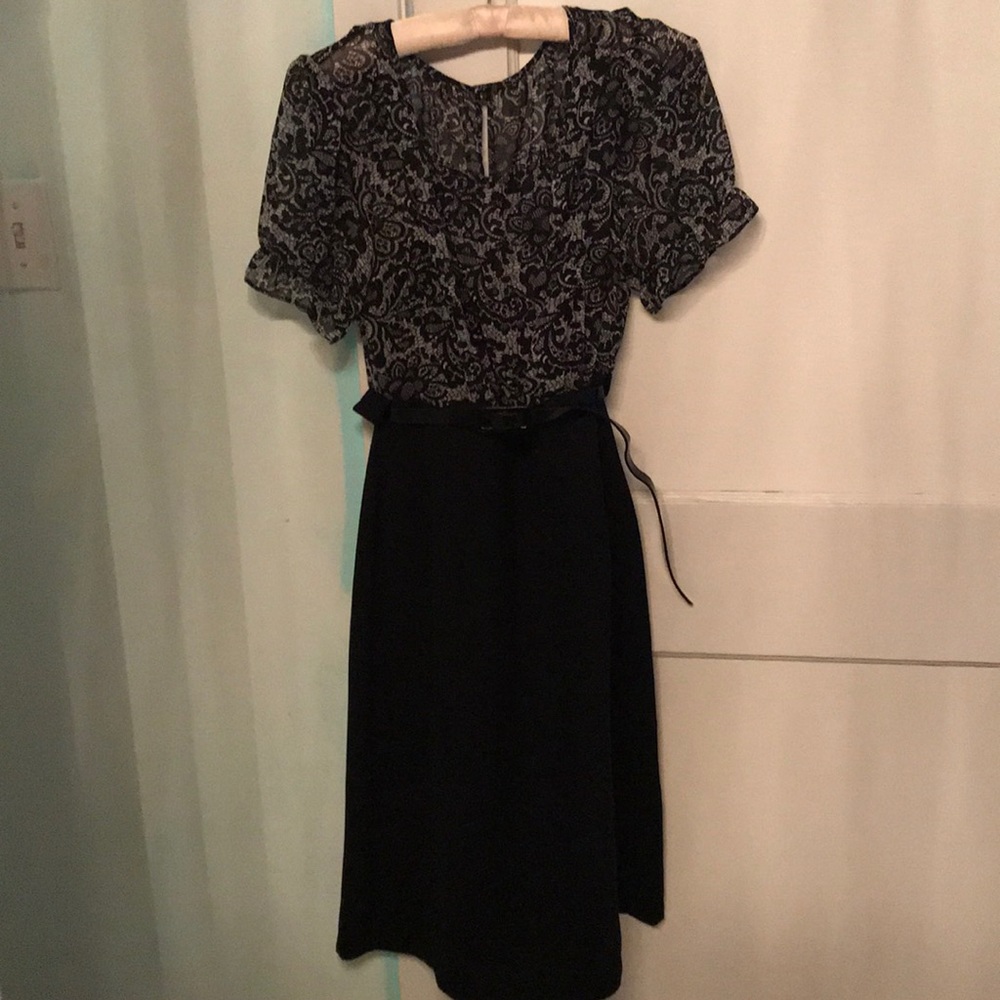 Ladies black and white paisley print dress